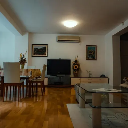 Holiday Home Rozic - Villa With Private Seasonal Heated Pool 莫斯塔尔 外观 照片