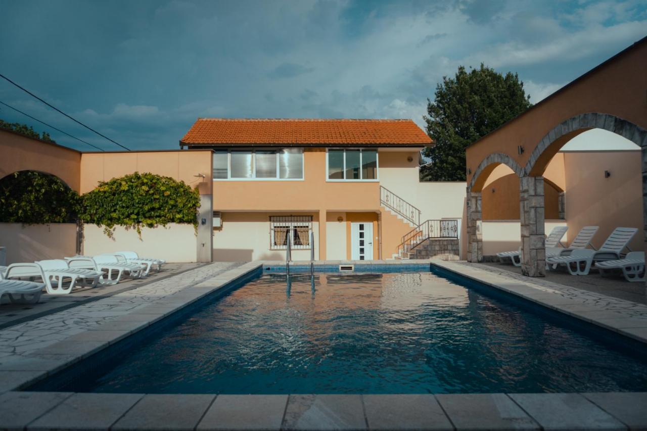 Rozic - With Private Seasonal Heated Pool Apartment