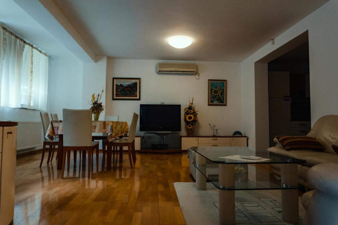 Apartment Rozic - With Private Seasonal Heated Pool
